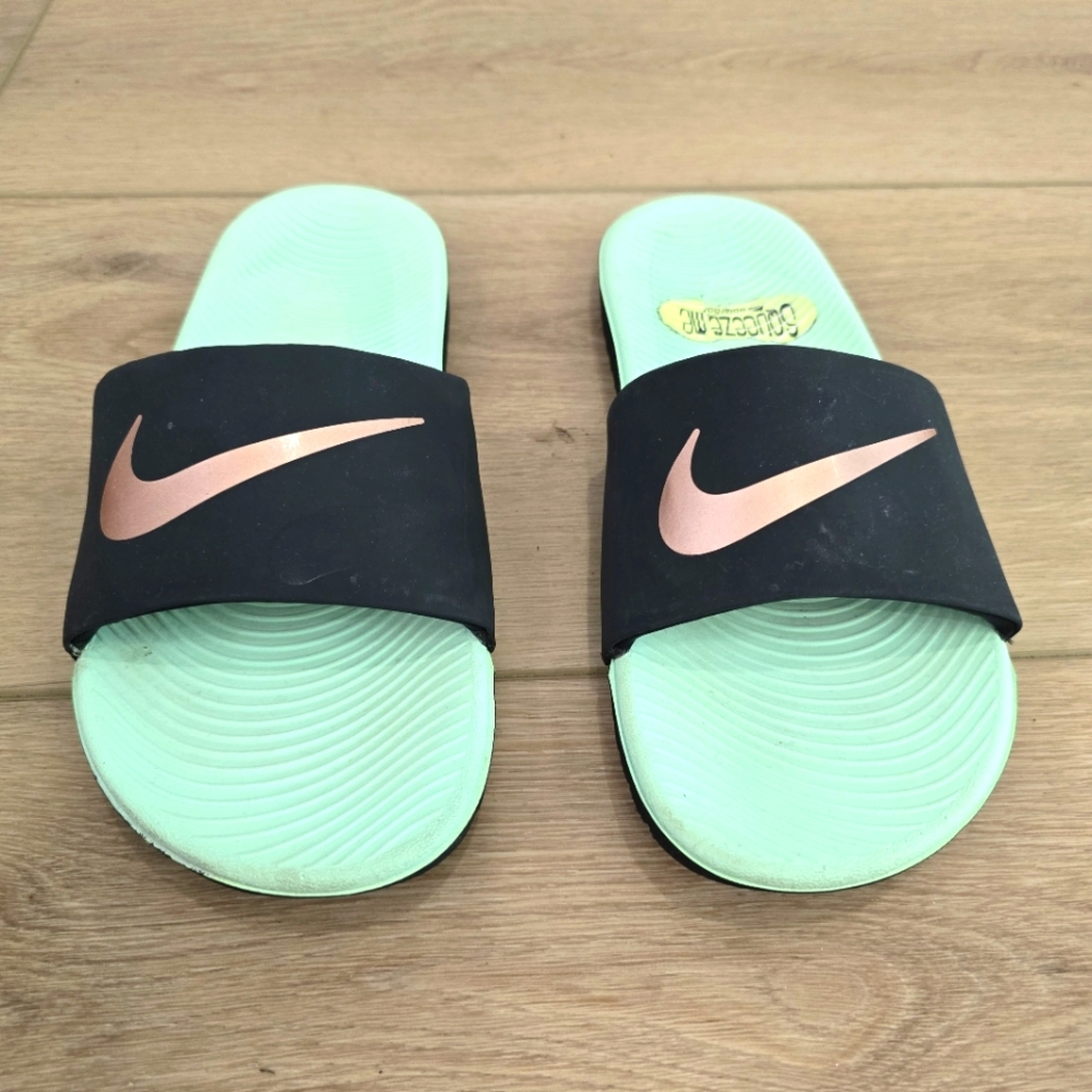 Nike Sandals Youth Unisex size 6Y Slip-on Shoes Black Green Summer
